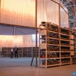 Портал Hi-Tech.Mail.ru опубликовал фото большой биткоин-фермы на территории завода «Москвич» cryptowiki.ru